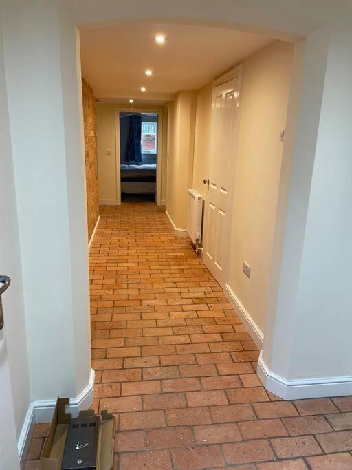 1 Hatton House 2 Bedroom 2 Bathroom Spacious Basement Flat Newark-on-Trent  Экстерьер фото